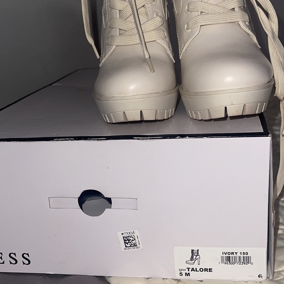 GUESS booties - Picture 7 of 9